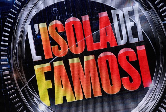 Isola dei Famosi, salta il tuffo dall'elicottero alle Filippine